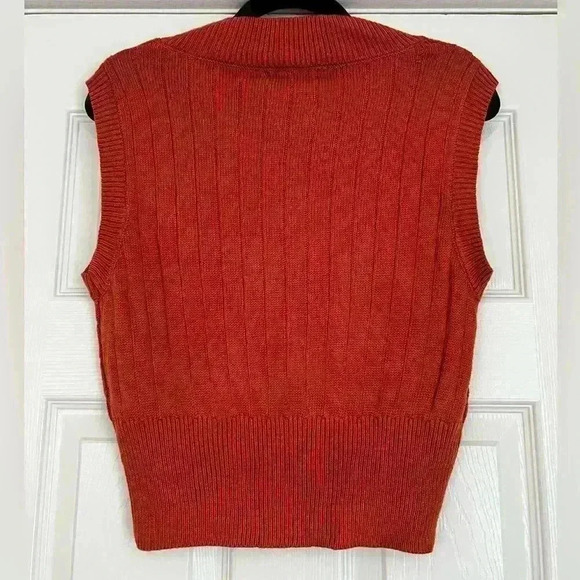 Moon & Madison Knitted Sweater Vest - Picture 5 of 7